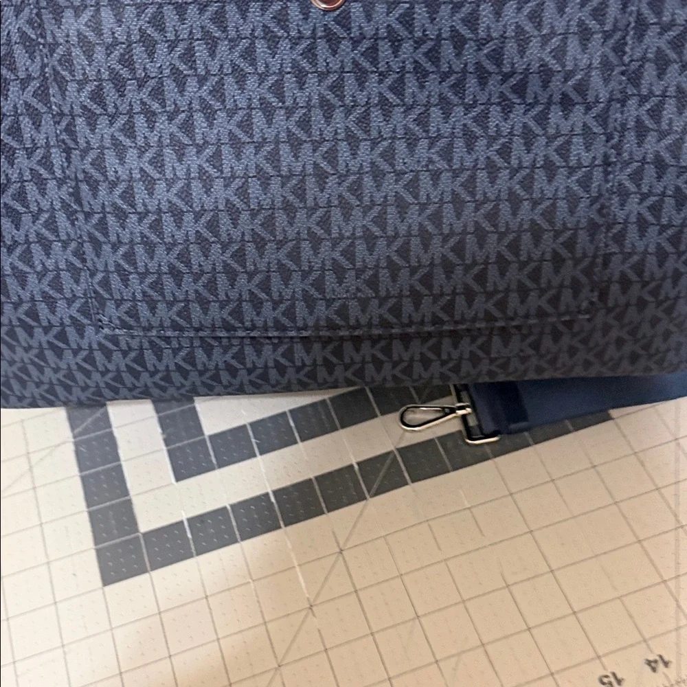 Michael Kors Dark Blue Signature Tote - Picture 6 of 15